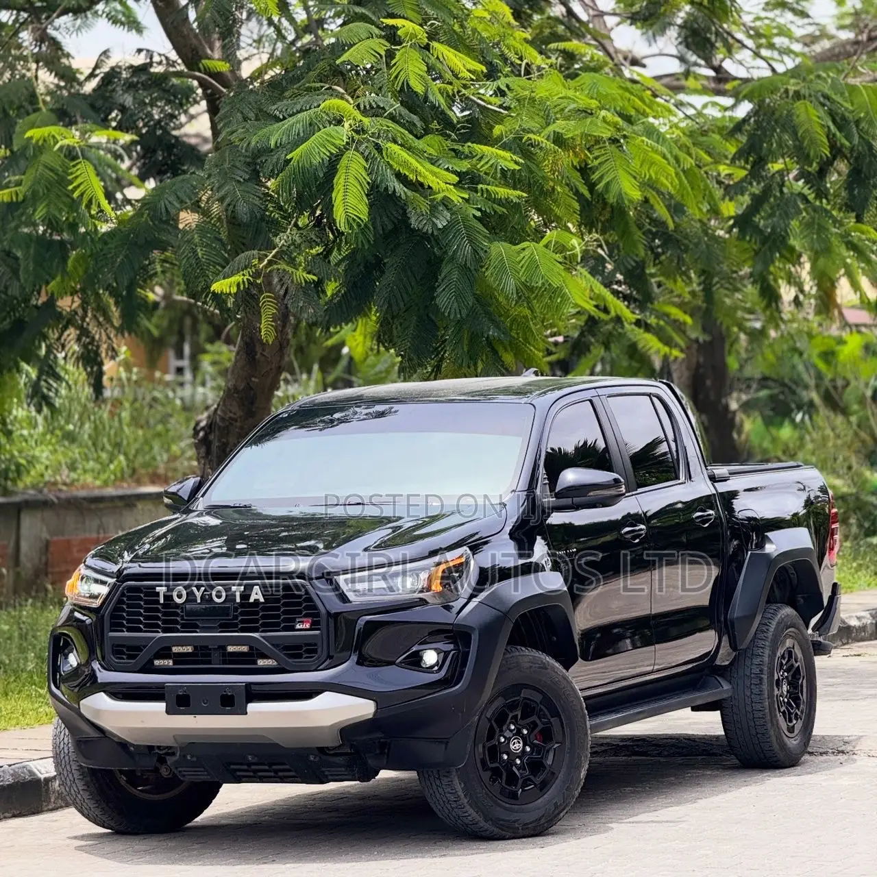 Toyota Hilux 2024 Black