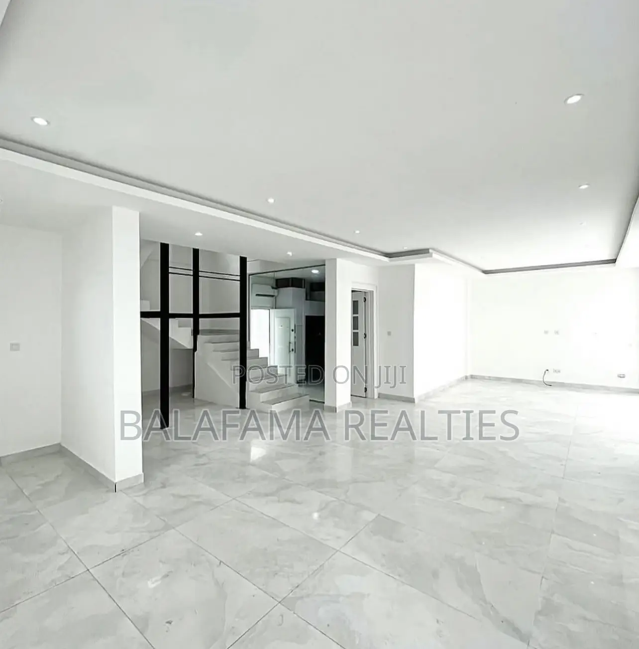 4bdrm Duplex in Banana Island for sale