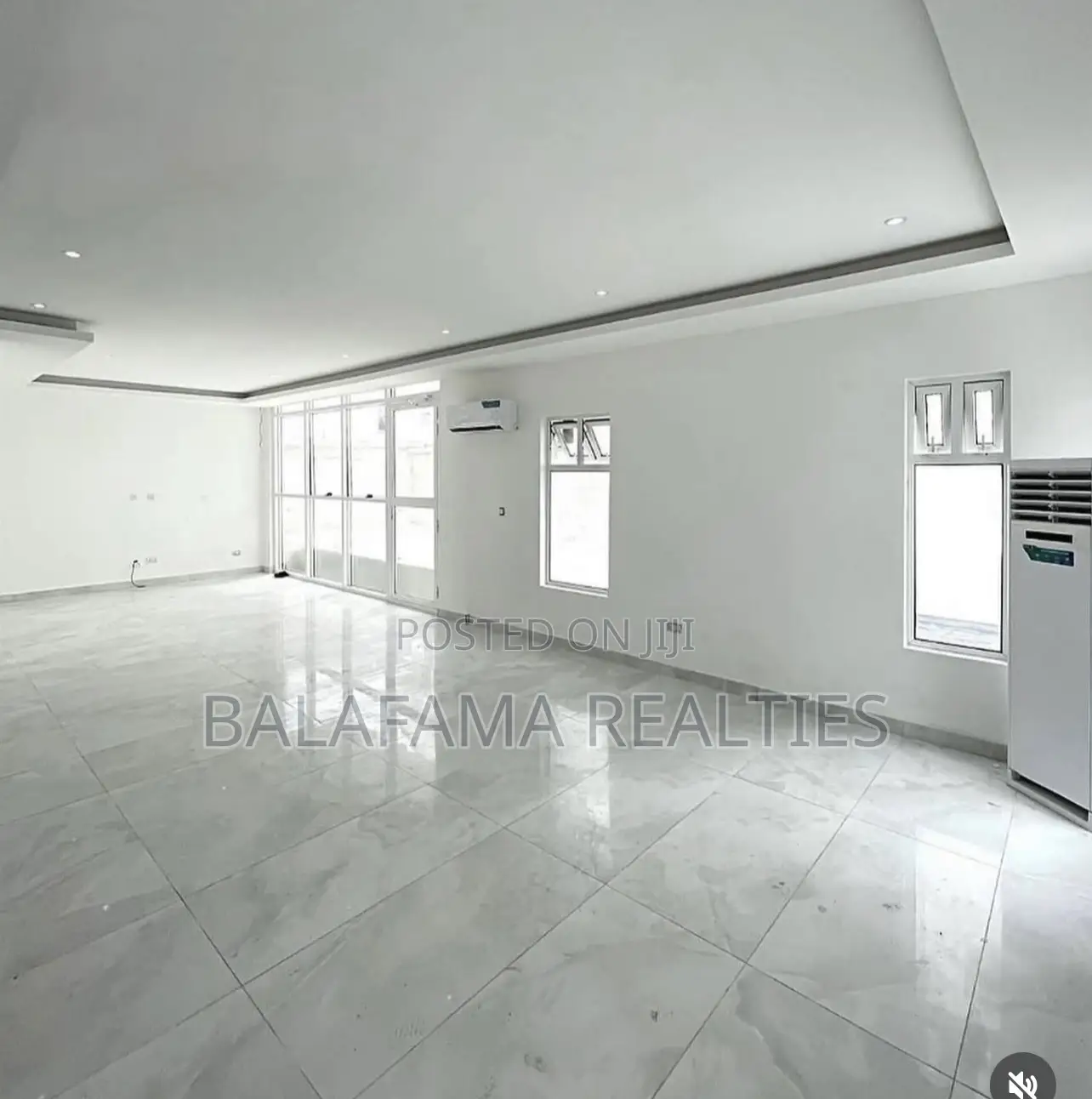 4bdrm Duplex in Banana Island for sale