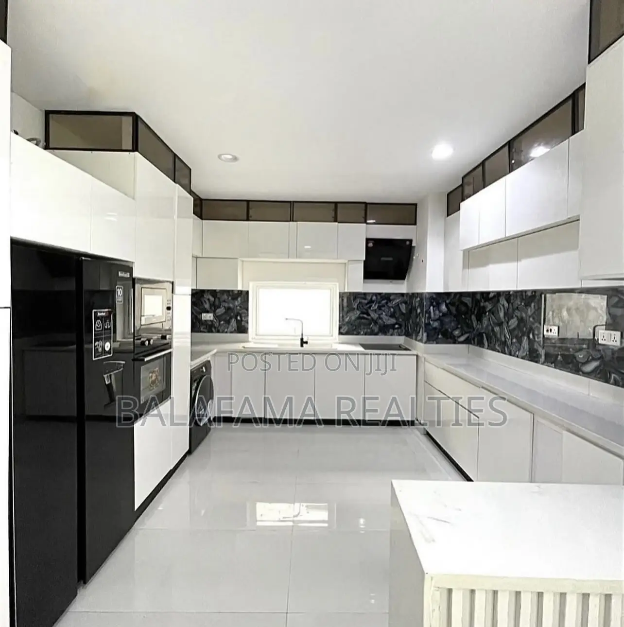 4bdrm Duplex in Banana Island for sale
