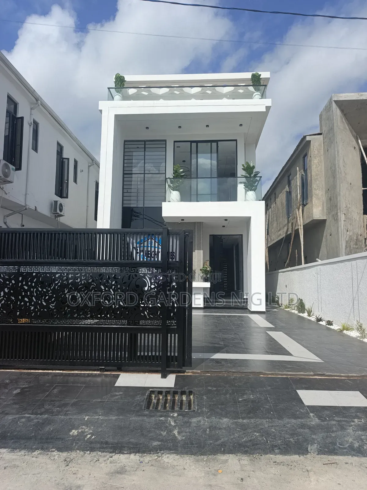5bdrm Duplex in Ikota Gra Estate for sale