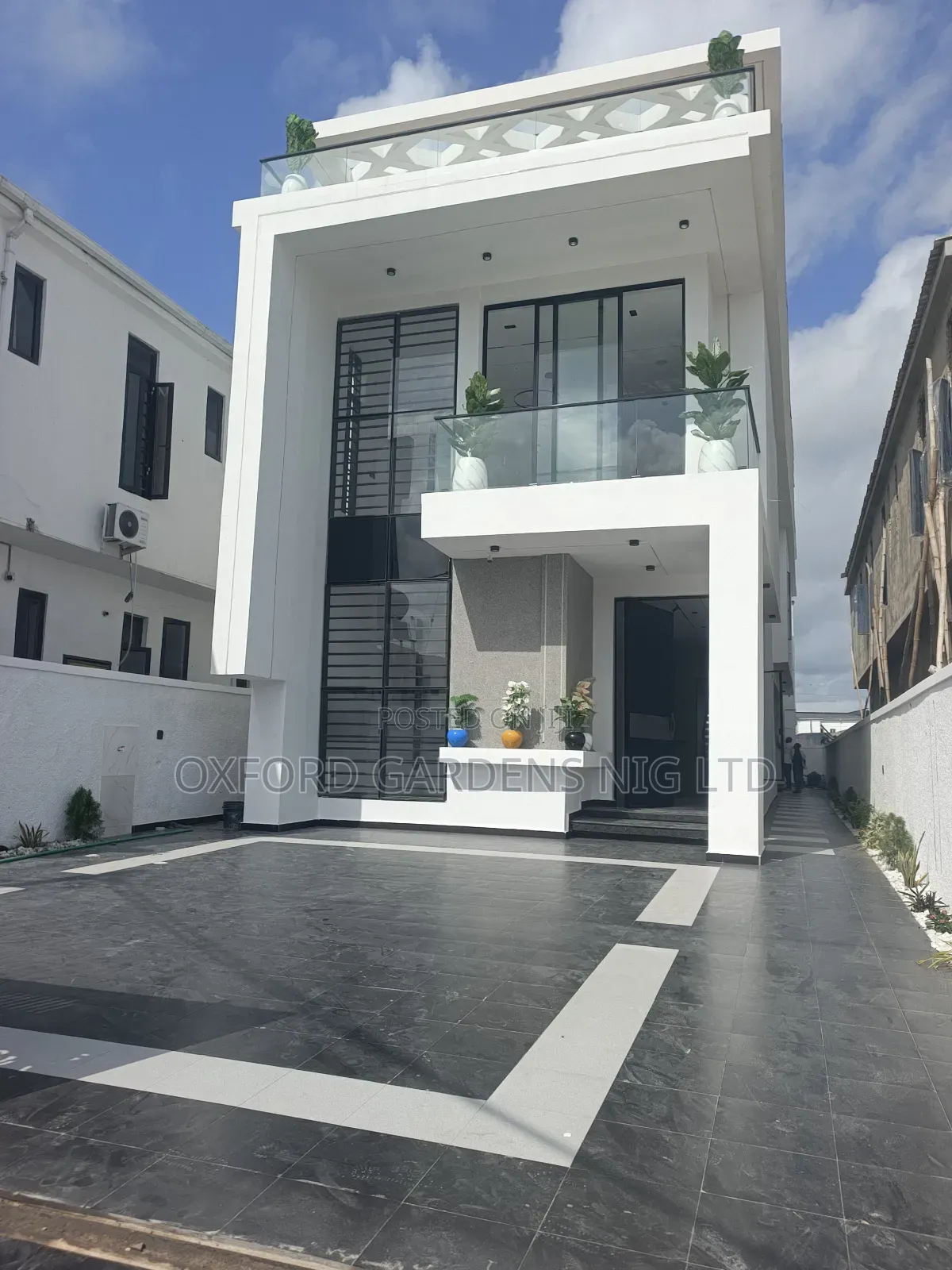 5bdrm Duplex in Ikota Gra Estate for sale