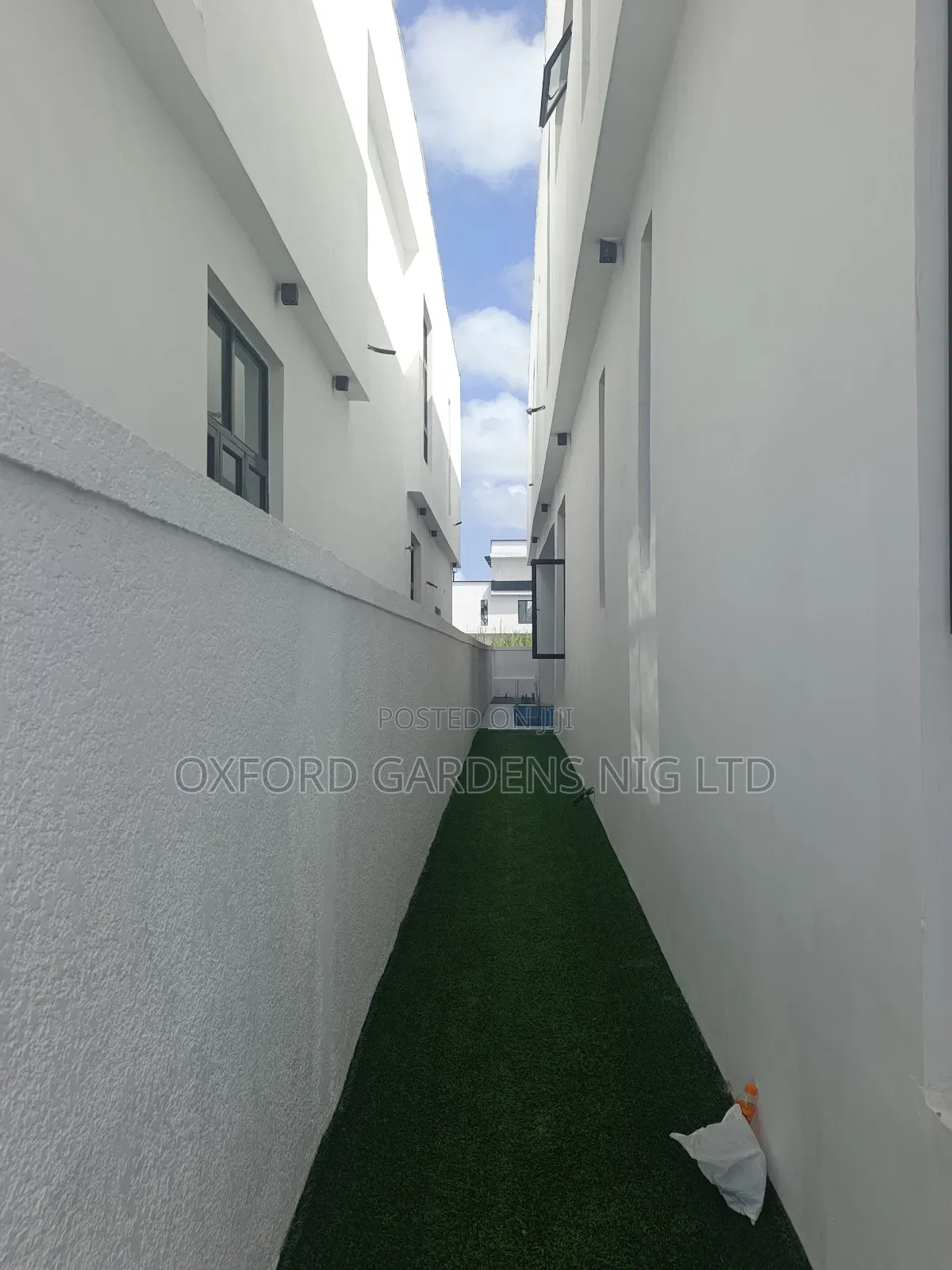 5bdrm Duplex in Ikota Gra Estate for sale