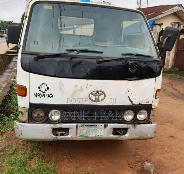Toyota Dyna 200 2000 Model White
