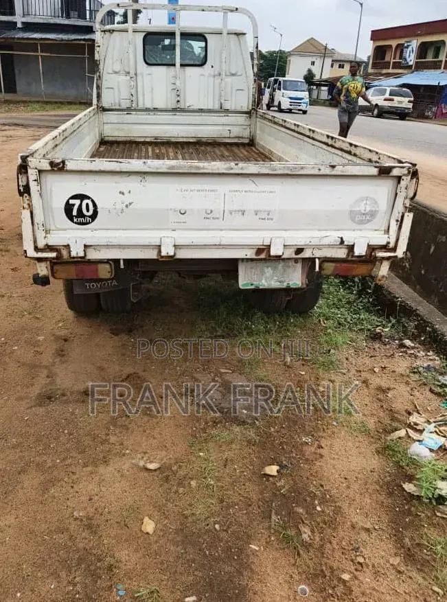Toyota Dyna 200 2000 Model White
