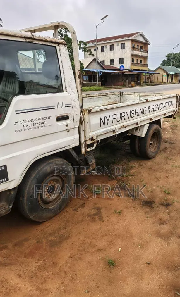 Toyota Dyna 200 2000 Model White