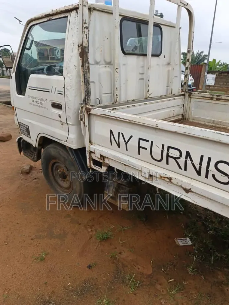 Toyota Dyna 200 2000 Model White