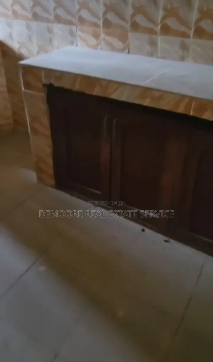 3bdrm Apartment in Private House, Oke-Afa for rent