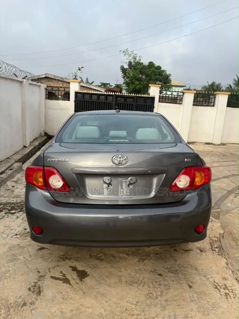 Toyota Corolla LE 4dr Sedan (1.8L 4cyl 4A) 2010 Gray