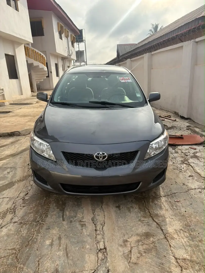 Toyota Corolla LE 4dr Sedan (1.8L 4cyl 4A) 2010 Gray