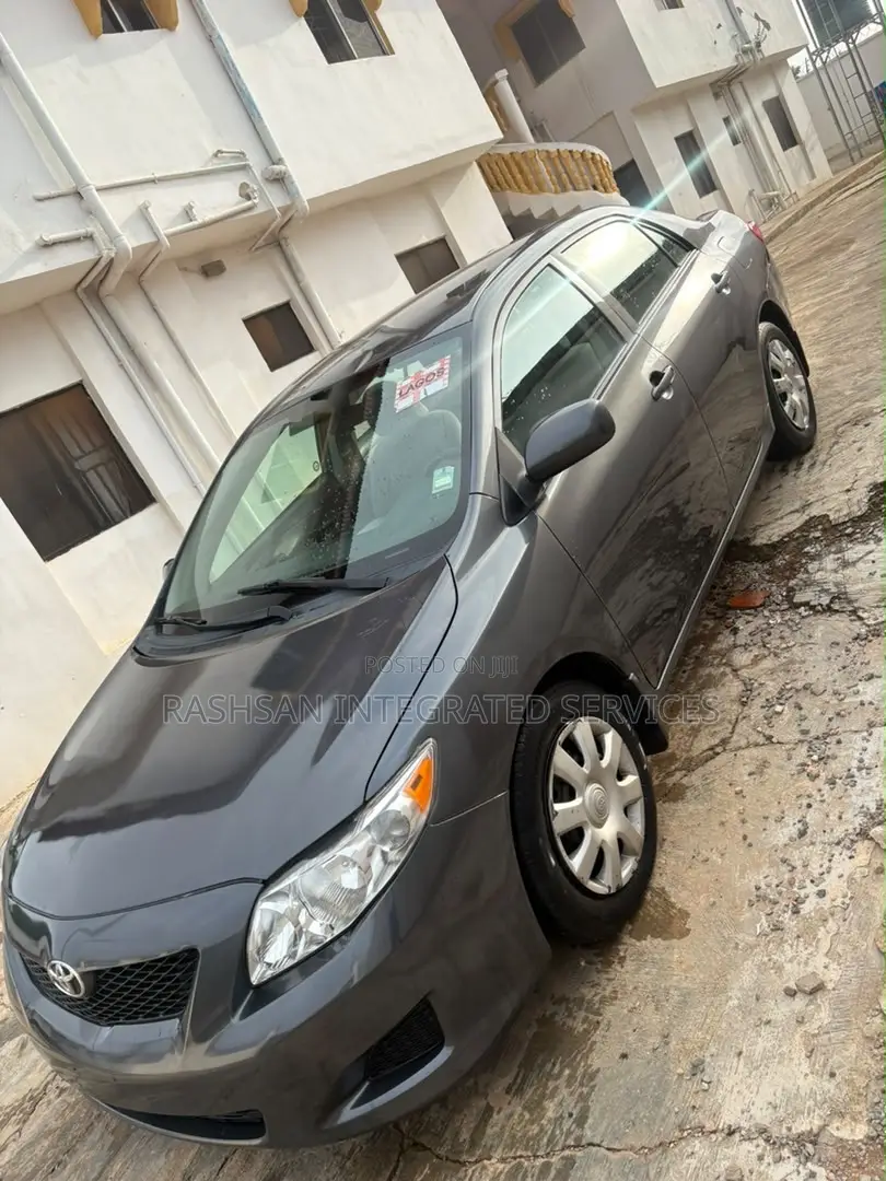 Toyota Corolla LE 4dr Sedan (1.8L 4cyl 4A) 2010 Gray