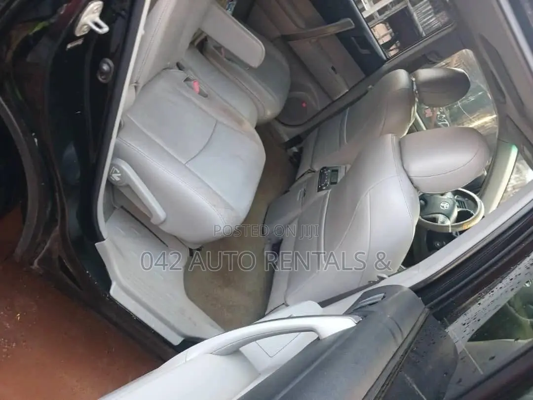 Toyota Highlander 2011 Black