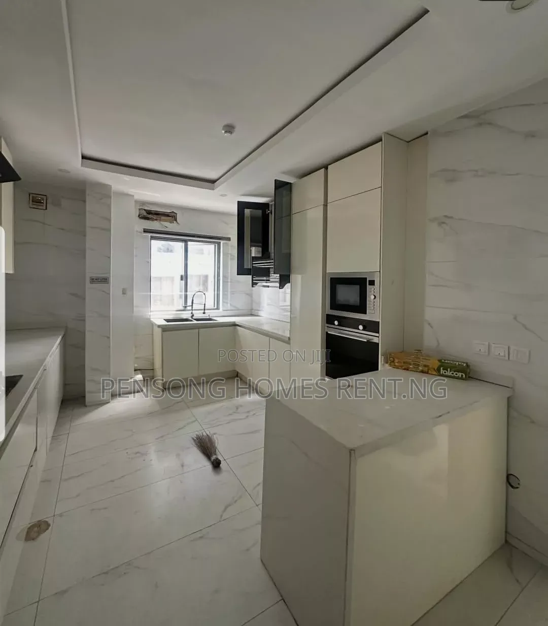 3bdrm Apartment in Banana Island, Ikoyi S.W for rent