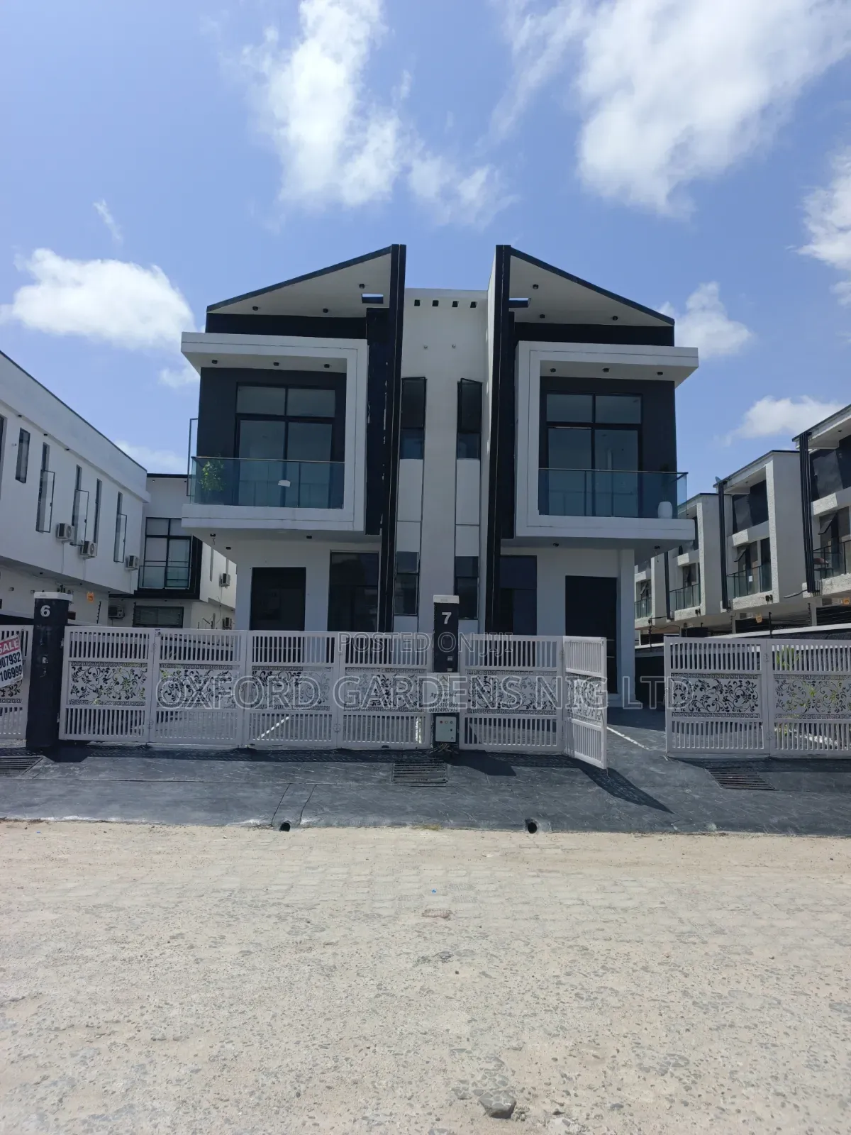 4bdrm Duplex in Ikota Gra State for sale