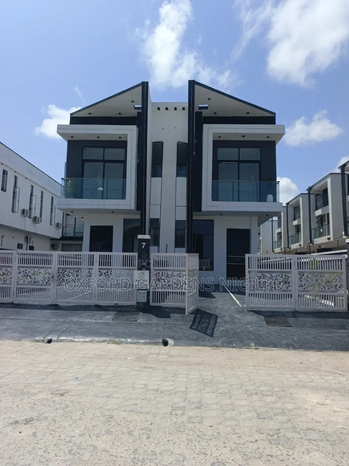 4bdrm Duplex in Ikota Gra State for sale