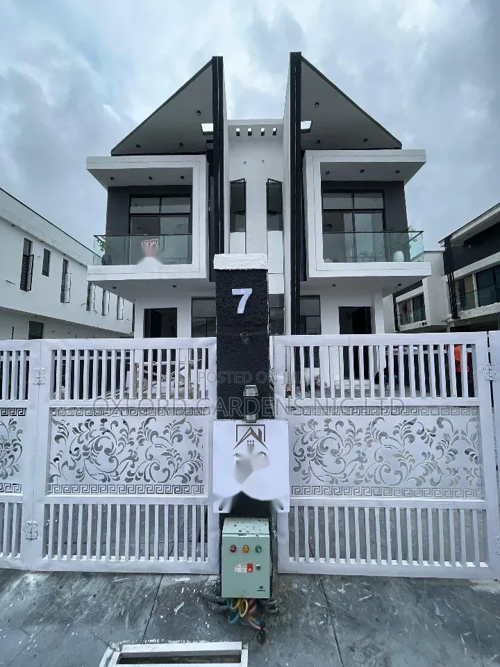 4bdrm Duplex in Ikota Gra State for sale