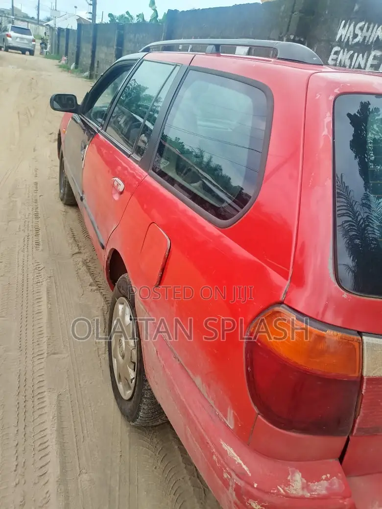 Nissan Primera 2005 Red