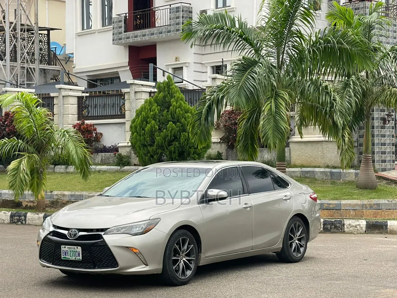 Toyota Camry XSE 4dr Sedan (3.5L 6cyl 6A) 2015 Gold