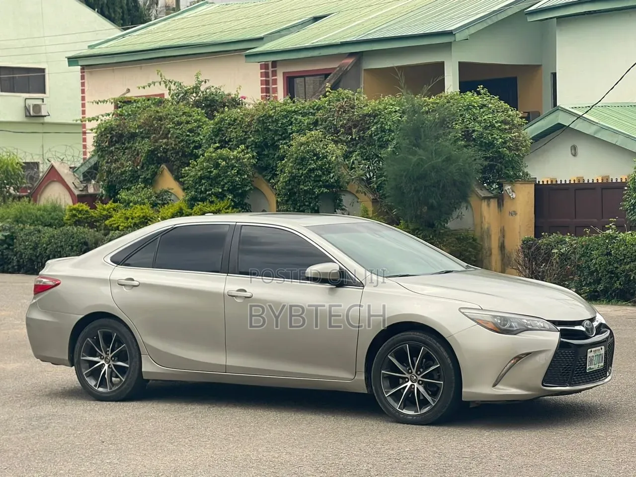 Toyota Camry XSE 4dr Sedan (3.5L 6cyl 6A) 2015 Gold