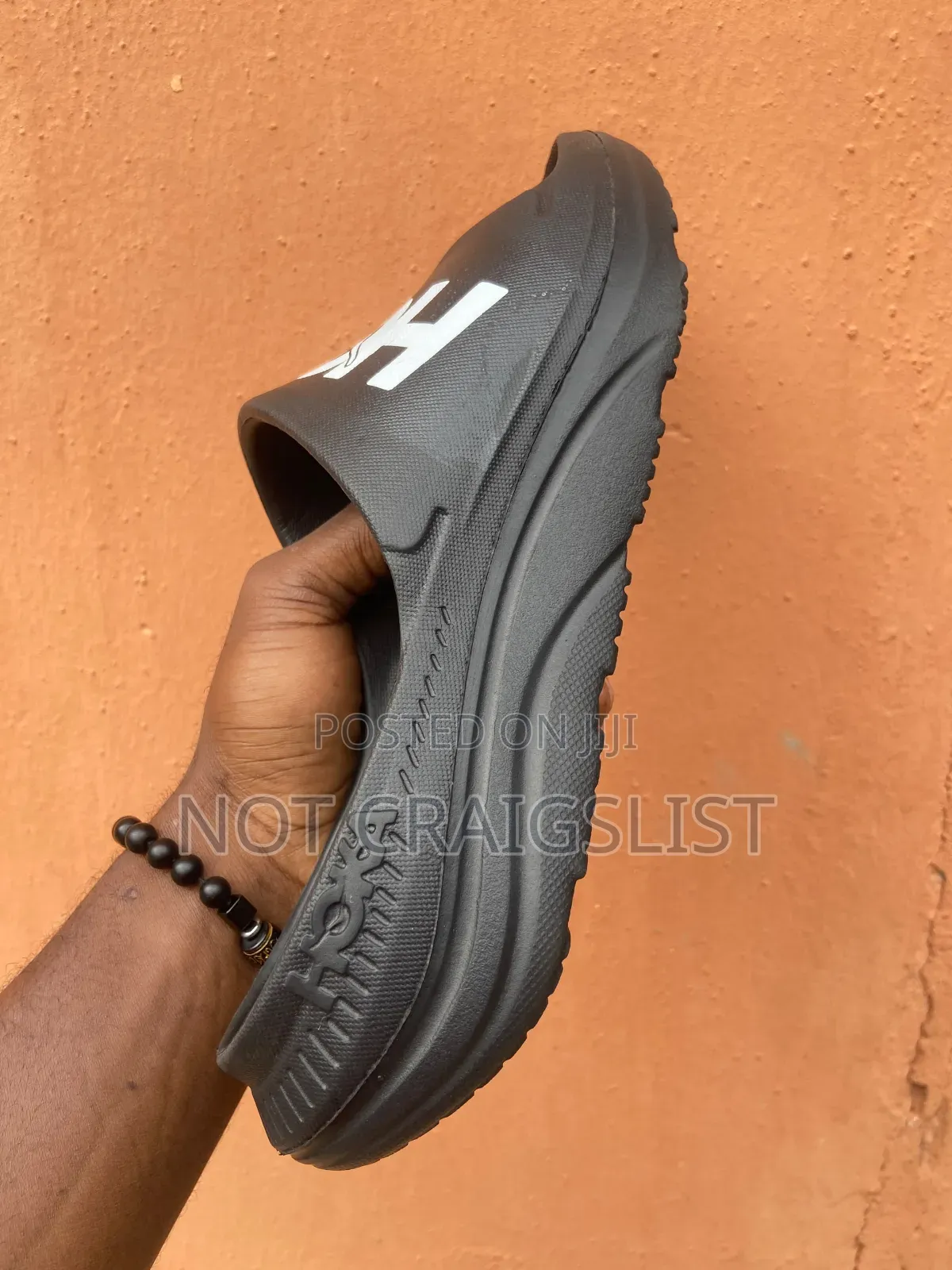 Original Hoka Recovery Slides – Modern Style Meets Premium Comfort