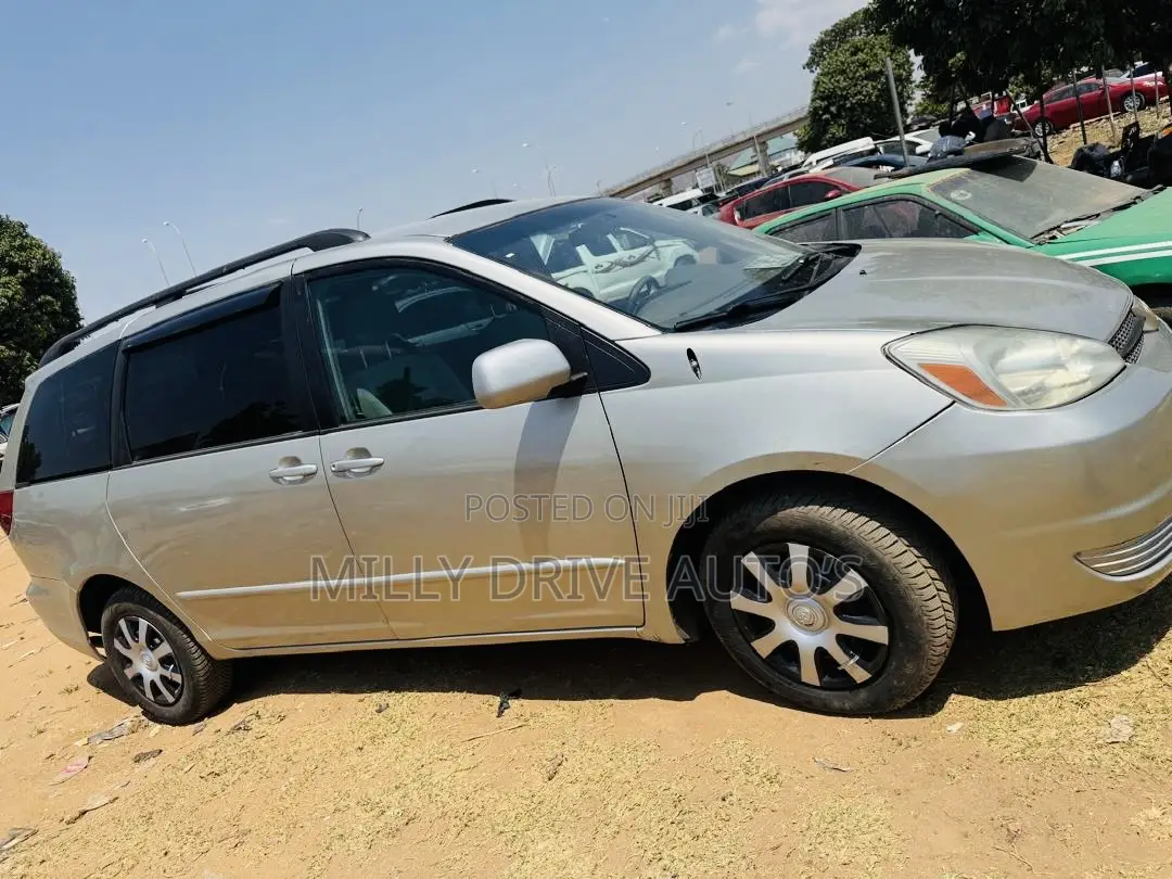 Toyota Sienna LE AWD 2005 Gold