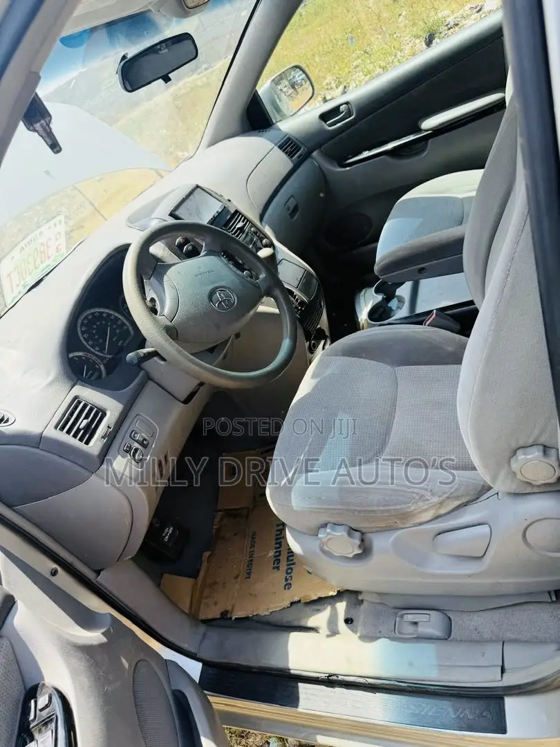 Toyota Sienna LE AWD 2005 Gold