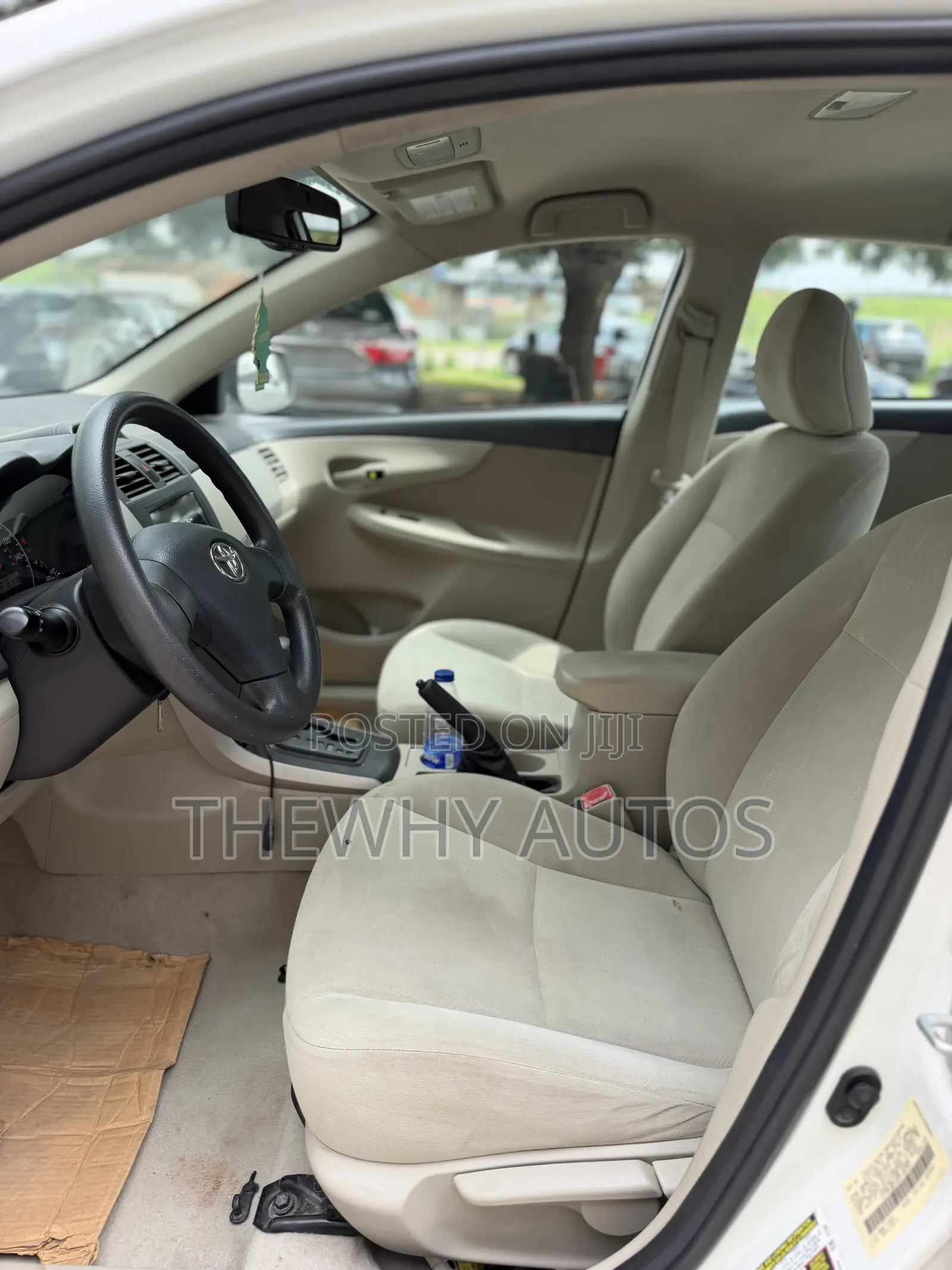 Toyota Corolla LE 4dr Sedan (1.8L 4cyl 4A) 2013 White