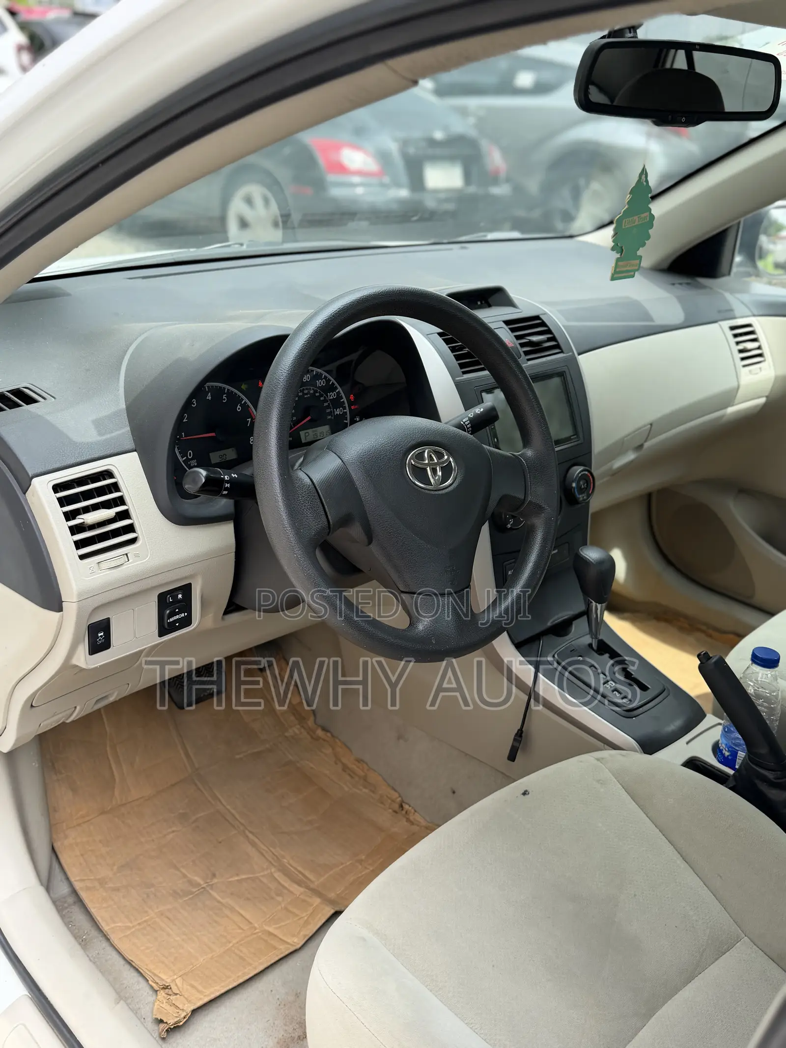Toyota Corolla LE 4dr Sedan (1.8L 4cyl 4A) 2013 White