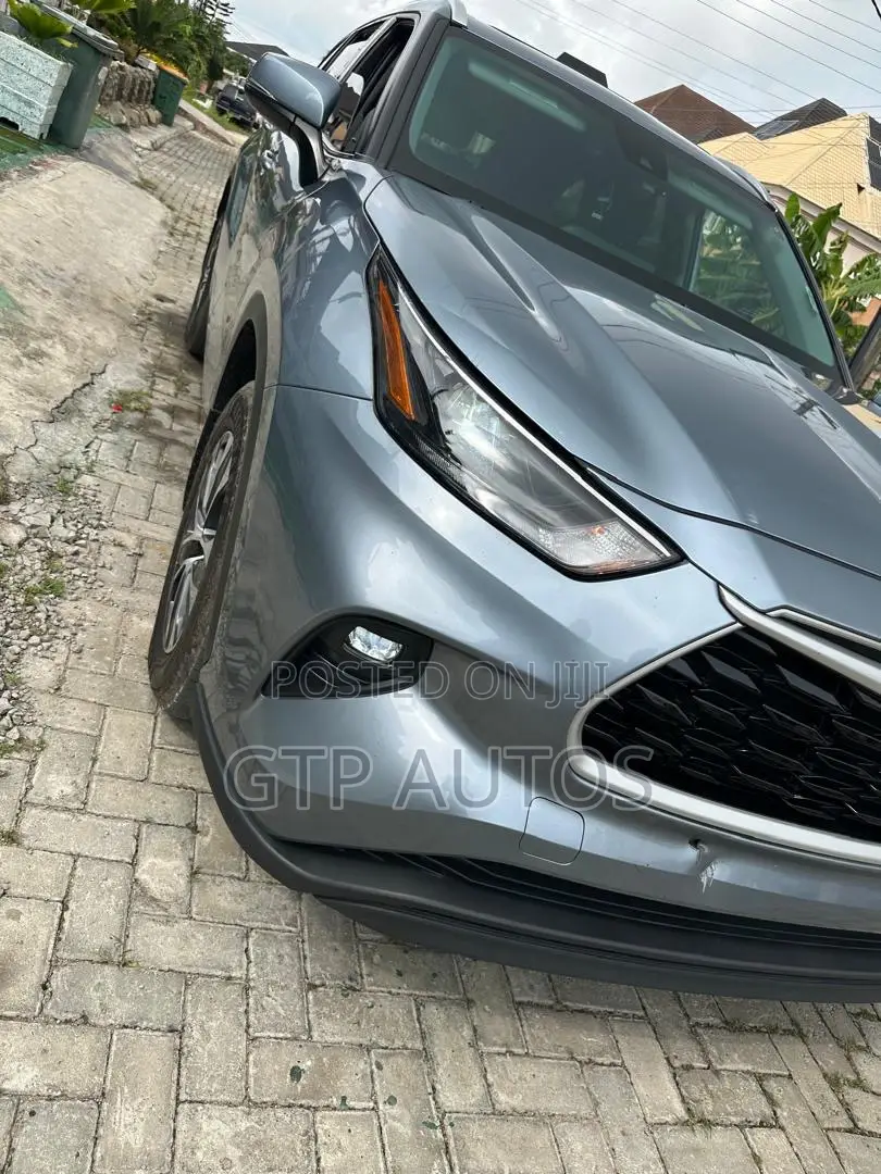 Toyota Highlander XLE AWD 2023 Blue