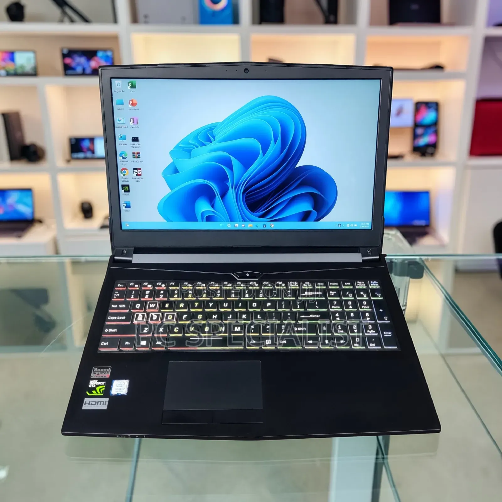 Laptop Clevo P17SM 16GB Intel Core i7 SSHD+SSD 1T
