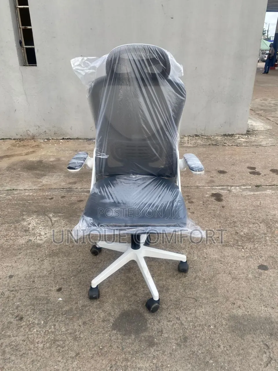 Ergonomic Swivel Office Chair With Adjustable Head Rest