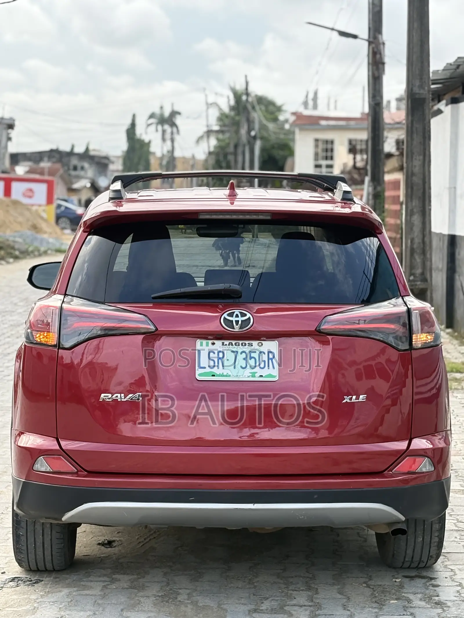 Toyota RAV4 XLE AWD (2.5L 4cyl 6A) 2017 Red