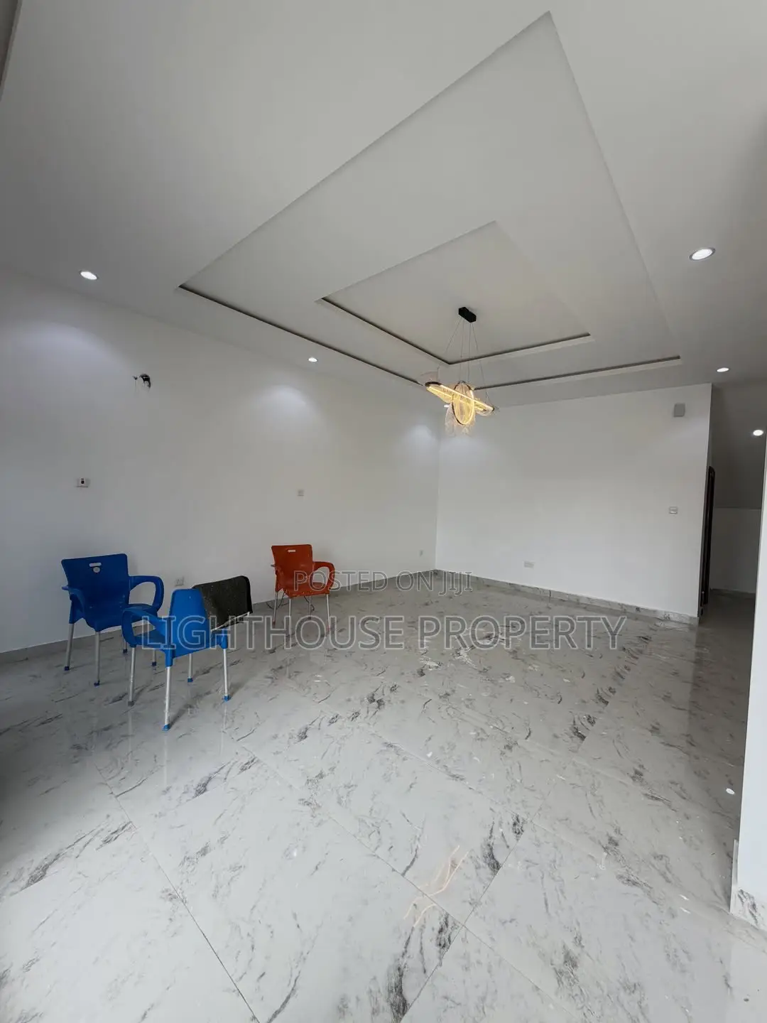 4bdrm Duplex in Off 3Rd Avenue for rent