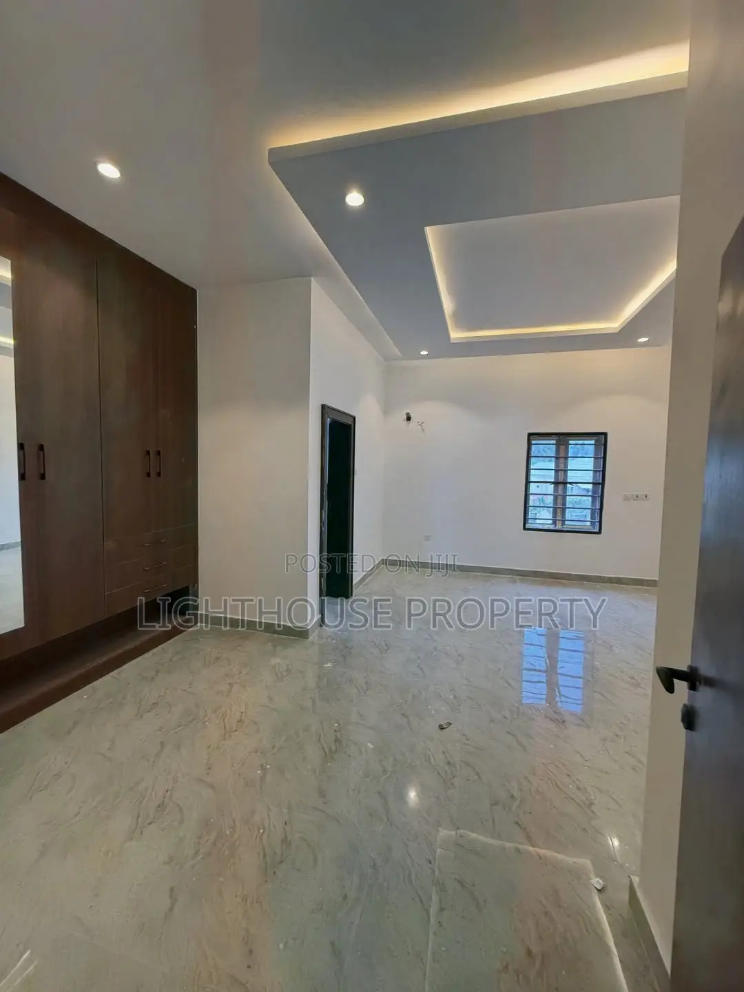 4bdrm Duplex in Off 3Rd Avenue for rent