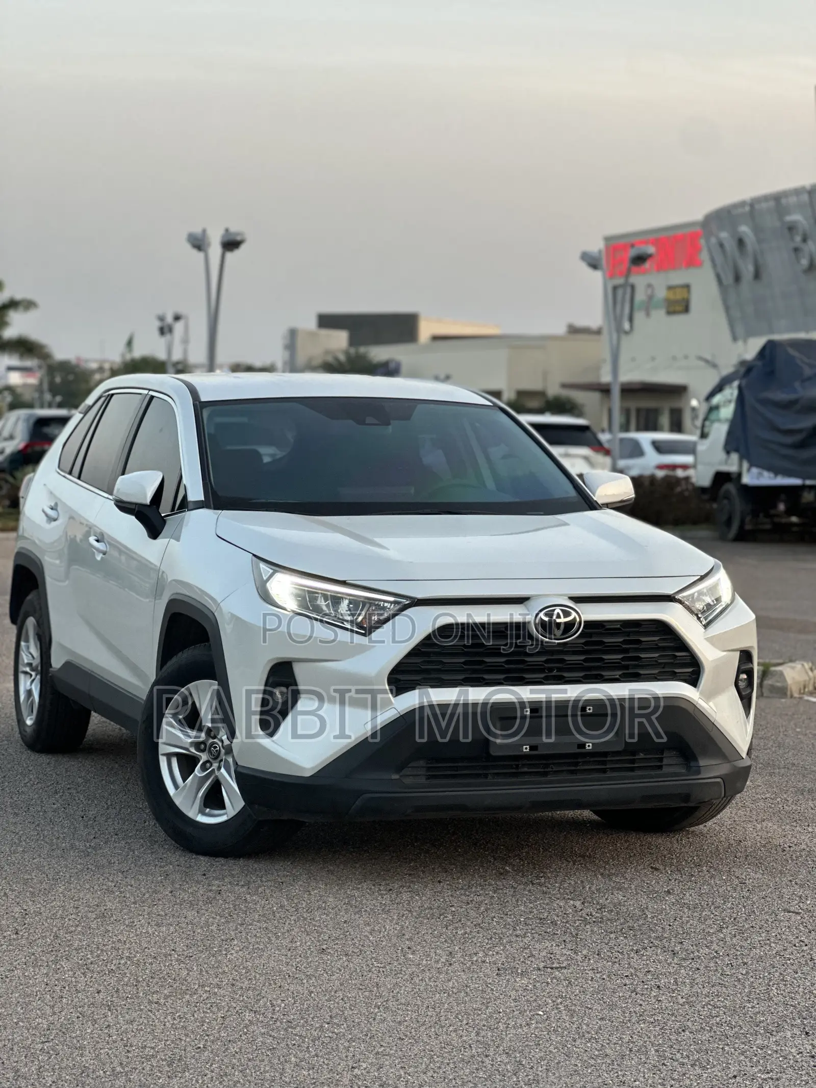 Toyota RAV4 LE FWD 2023 White