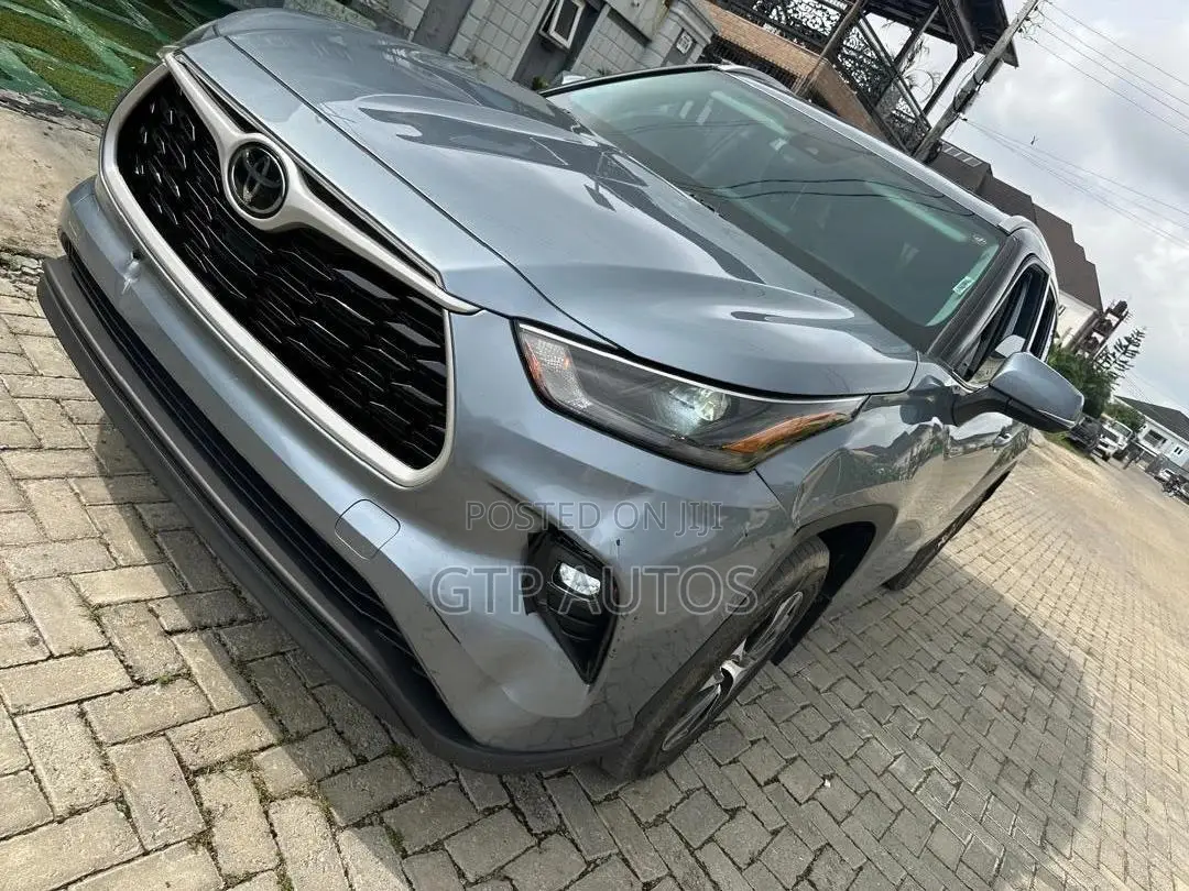 Toyota Highlander XLE AWD 2023 Blue