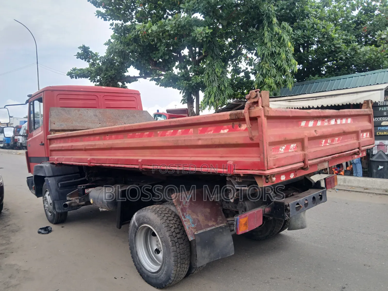Mercedes 814 Tiper