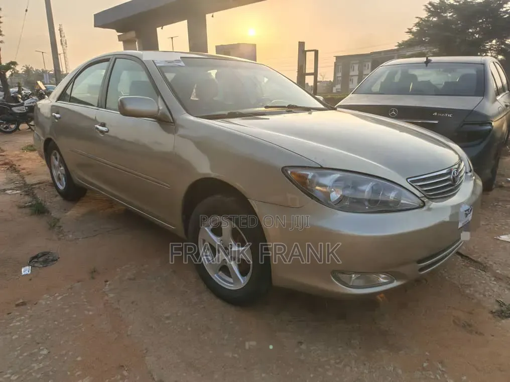 Toyota Camry 2004 Gold