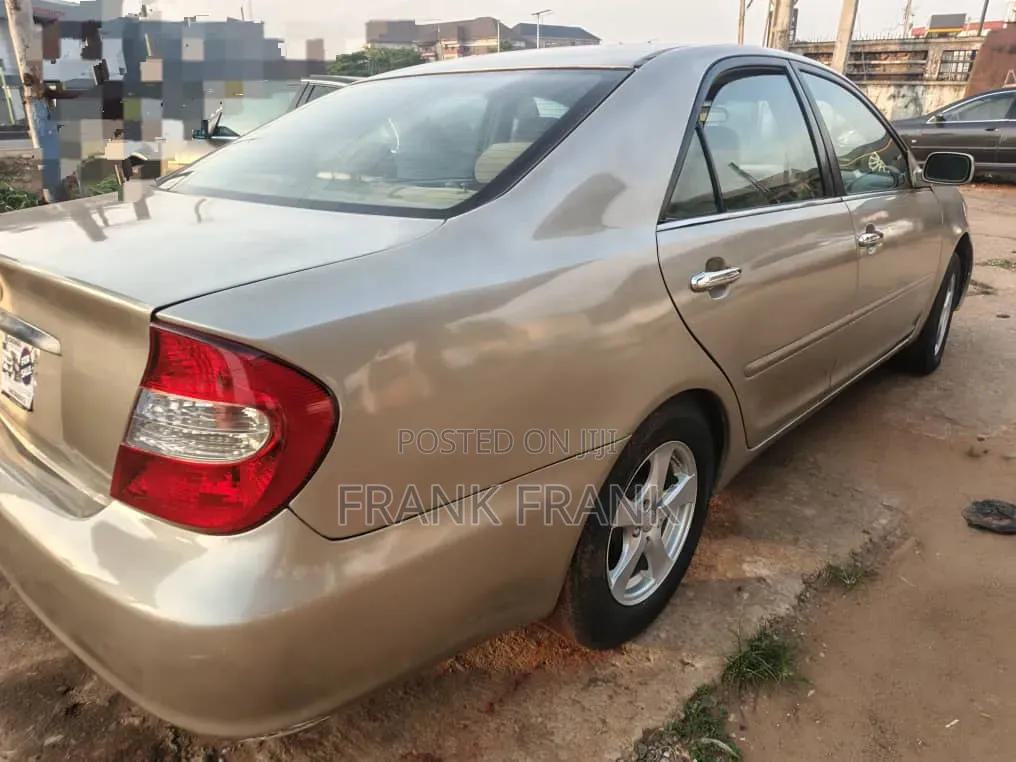 Toyota Camry 2004 Gold