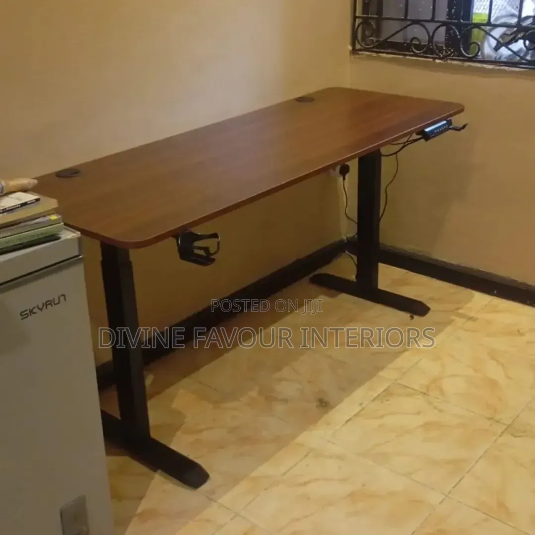 Electric Sit-Stand Desk With Wooden Desktop - 140cm - 60cm