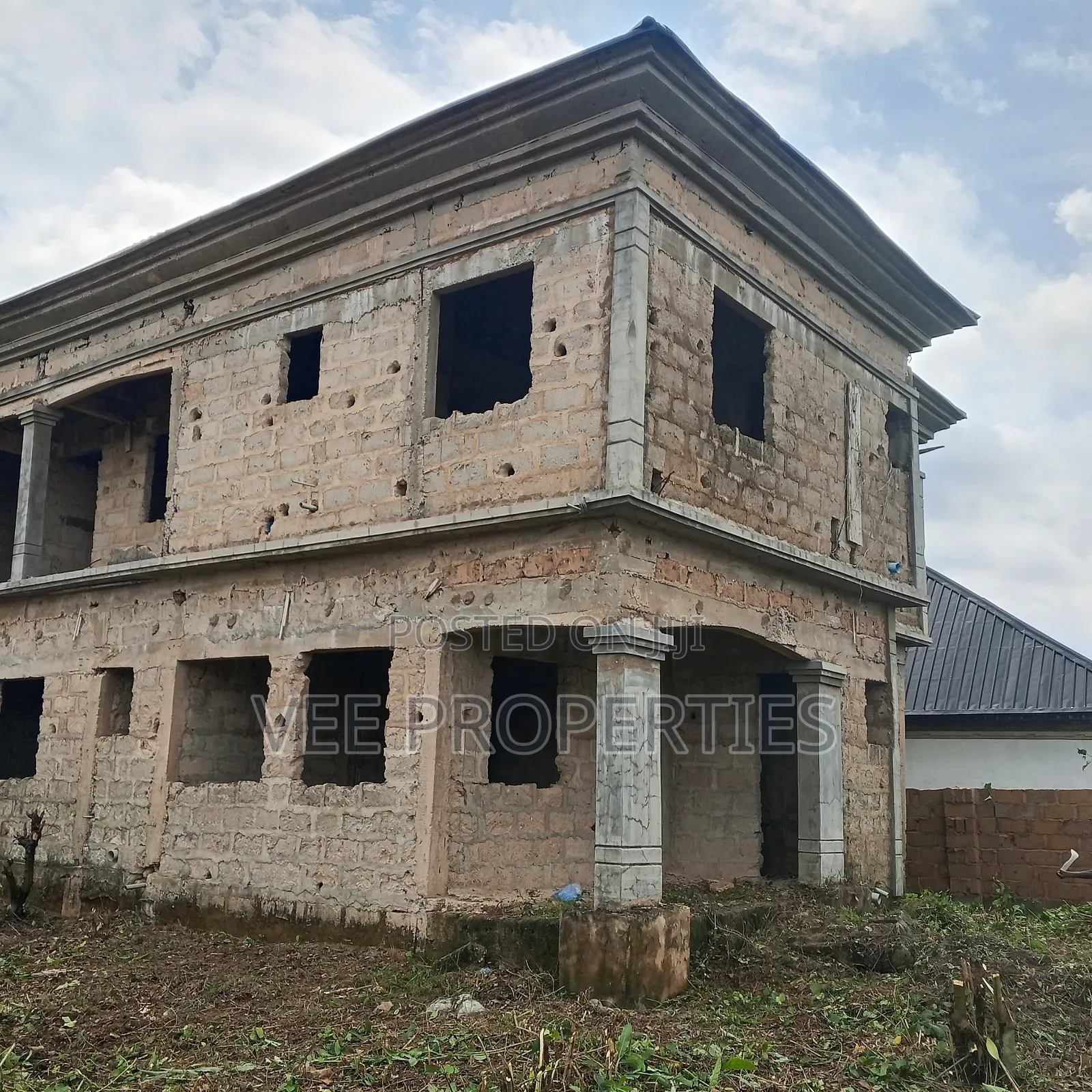 4bdrm Block of Flats in Benin City for sale