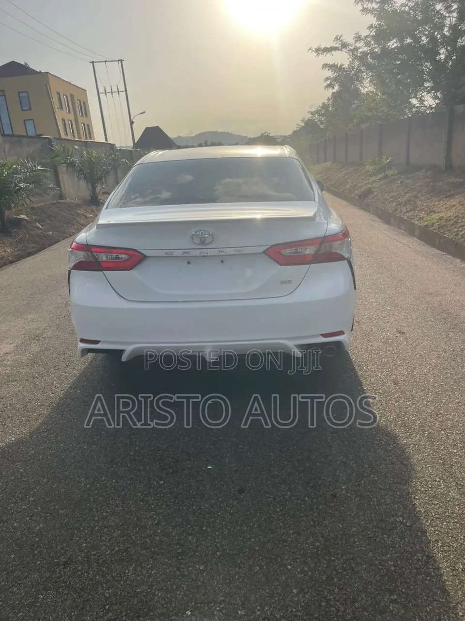 Toyota Camry SE FWD 2020 White