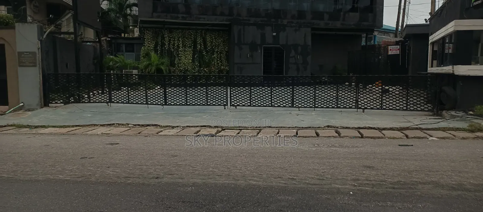 6 Bedroom Detached Duplex for Rent