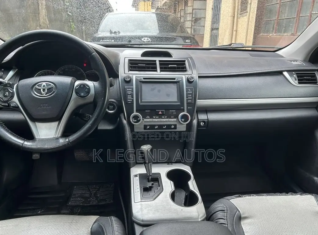 Toyota Camry SE 4dr Sedan (2.5L 4cyl 6A) 2012 Black