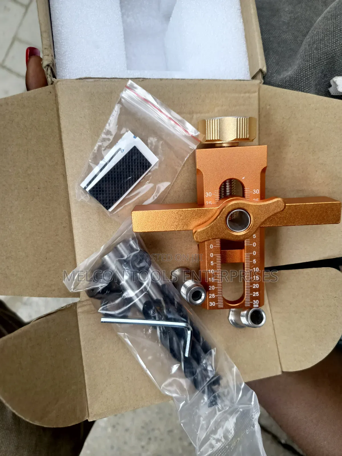 2in One Cabinet Door Installator