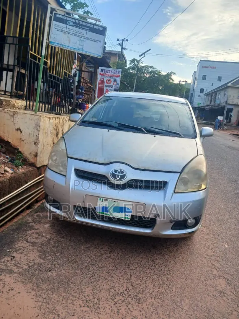 Toyota Verso 2010 Silver