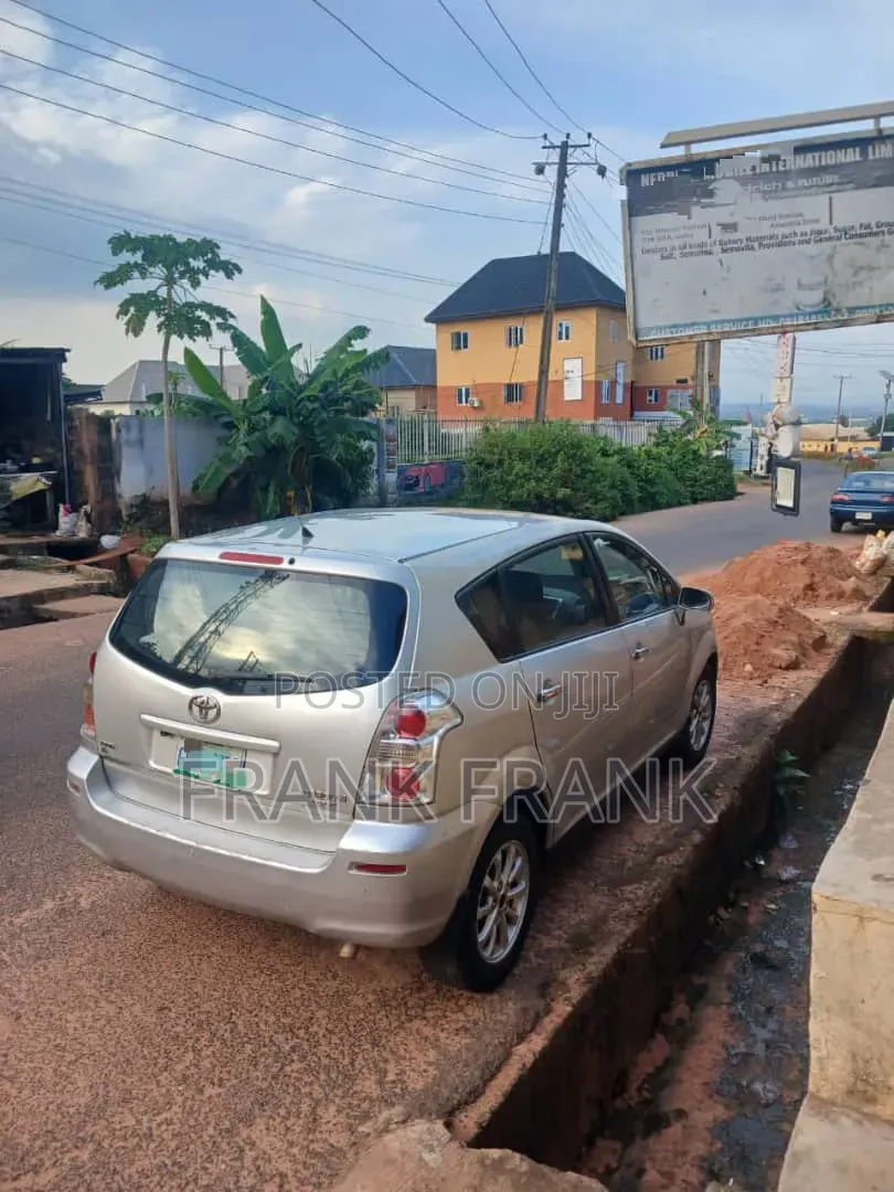 Toyota Verso 2010 Silver
