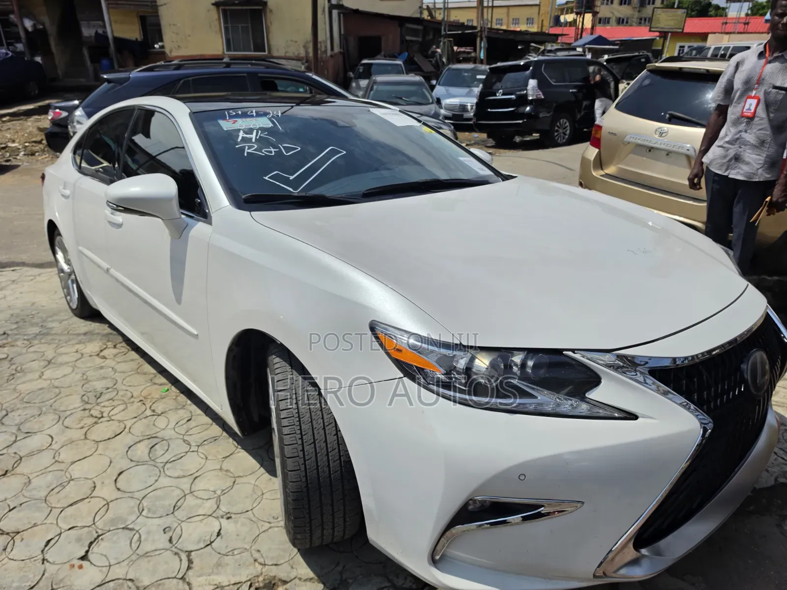 Lexus ES 2016 White