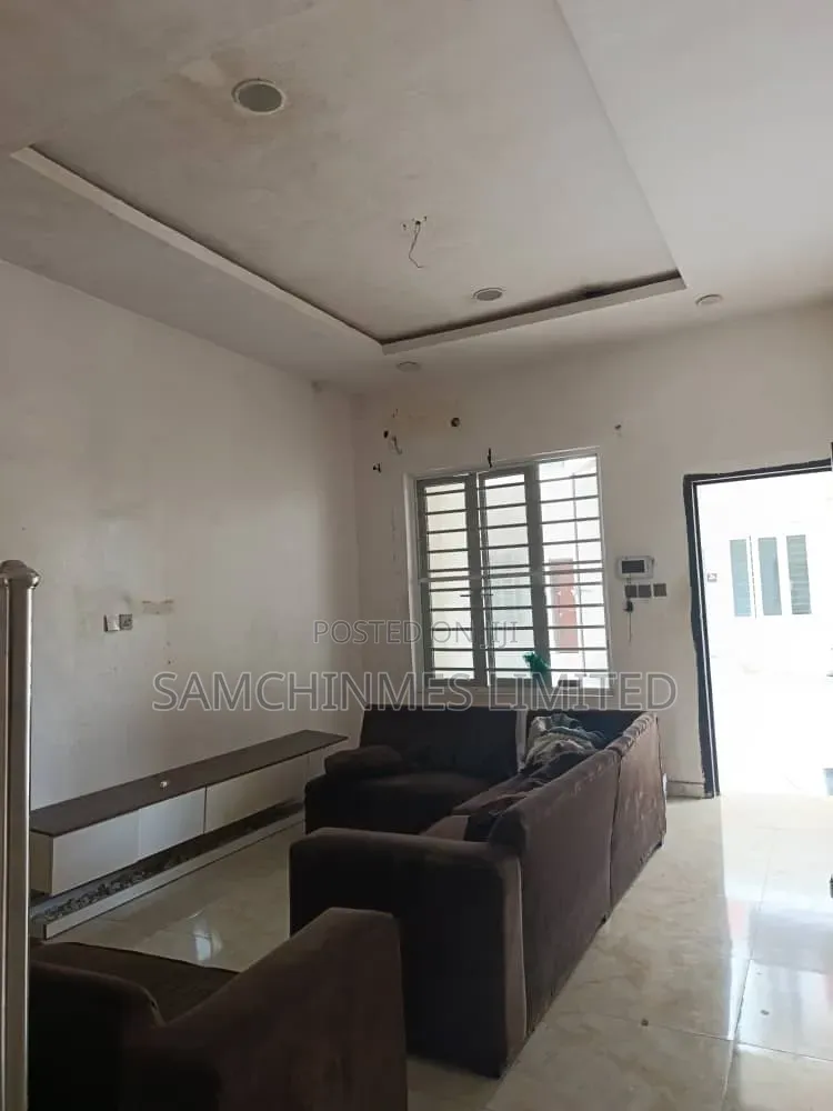 2bdrm Townhouse / Terrace in Olokonla for rent