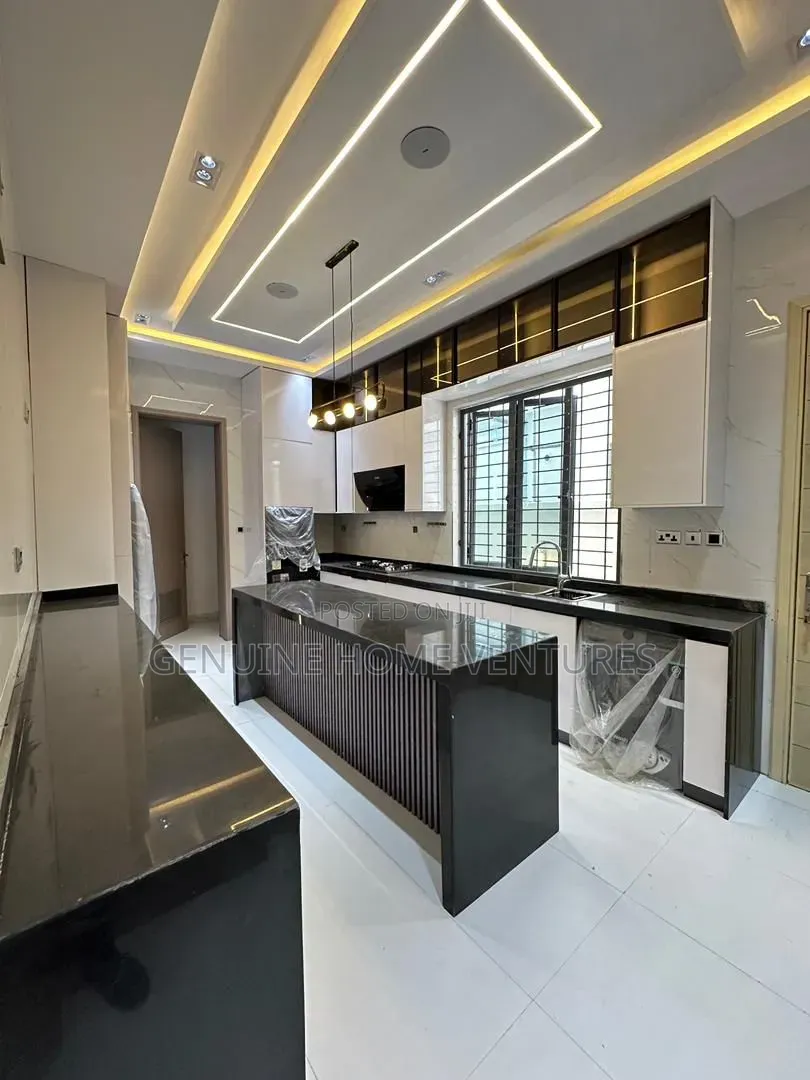 5bdrm Duplex in Lekki Phase One for sale